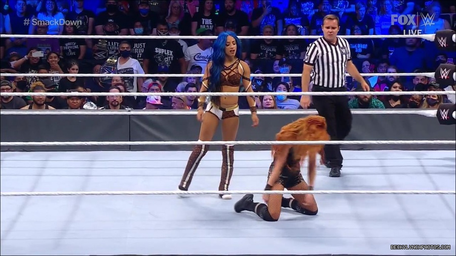 WWE_Supersized_SmackDown_2021_10_15_720p_HDTV_x264-NWCHD_mp4_006010415.jpg