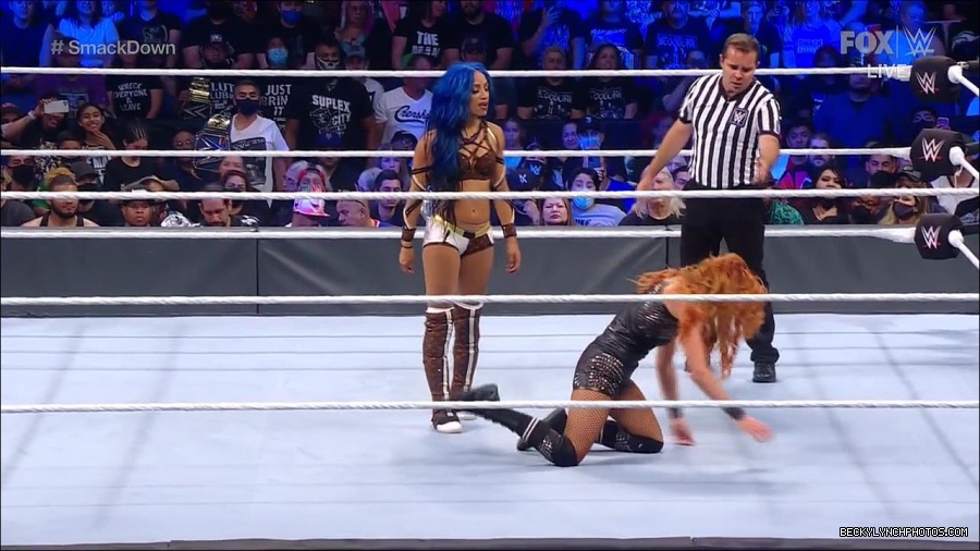 WWE_Supersized_SmackDown_2021_10_15_720p_HDTV_x264-NWCHD_mp4_006011015.jpg