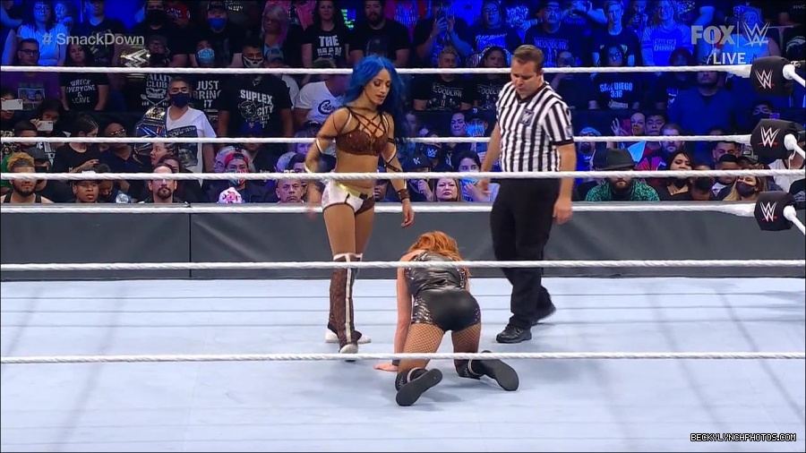 WWE_Supersized_SmackDown_2021_10_15_720p_HDTV_x264-NWCHD_mp4_006017622.jpg