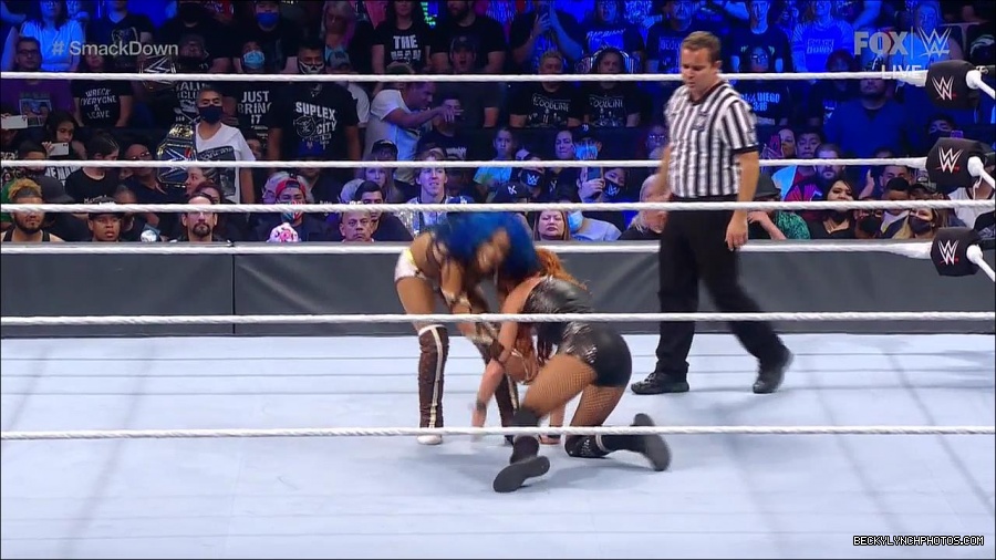 WWE_Supersized_SmackDown_2021_10_15_720p_HDTV_x264-NWCHD_mp4_006018223.jpg