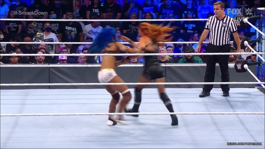 WWE_Supersized_SmackDown_2021_10_15_720p_HDTV_x264-NWCHD_mp4_006020625.jpg