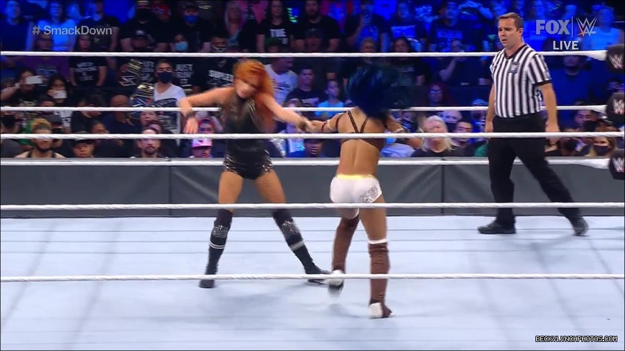 WWE_Supersized_SmackDown_2021_10_15_720p_HDTV_x264-NWCHD_mp4_006021226.jpg