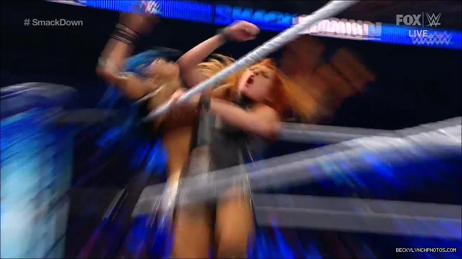 WWE_Supersized_SmackDown_2021_10_15_720p_HDTV_x264-NWCHD_mp4_006024829.jpg