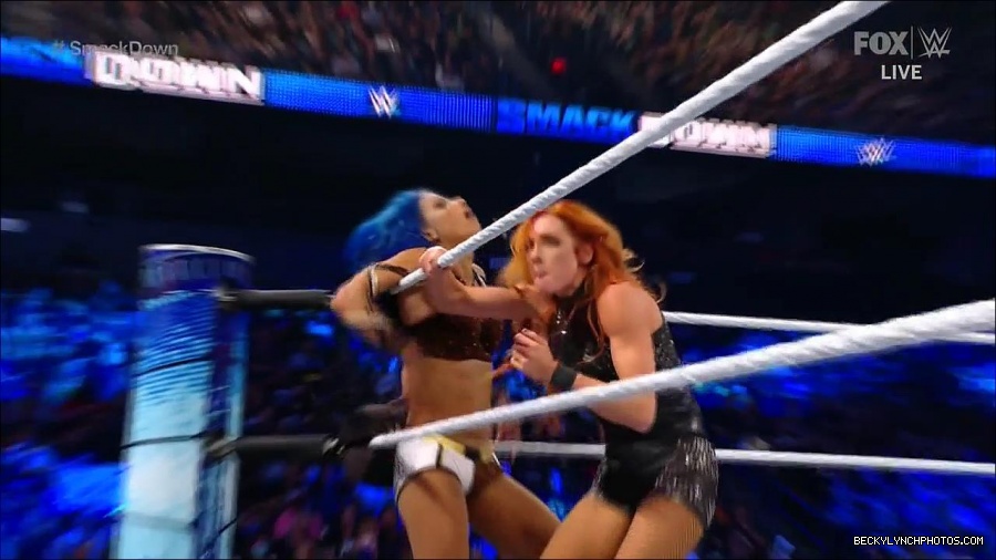 WWE_Supersized_SmackDown_2021_10_15_720p_HDTV_x264-NWCHD_mp4_006025430.jpg