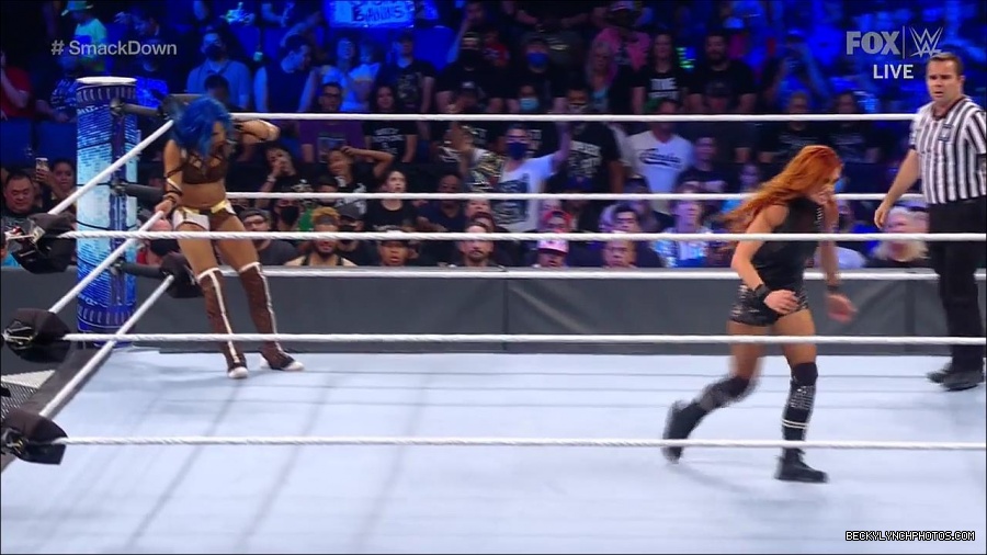 WWE_Supersized_SmackDown_2021_10_15_720p_HDTV_x264-NWCHD_mp4_006027832.jpg