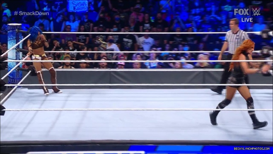 WWE_Supersized_SmackDown_2021_10_15_720p_HDTV_x264-NWCHD_mp4_006028433.jpg