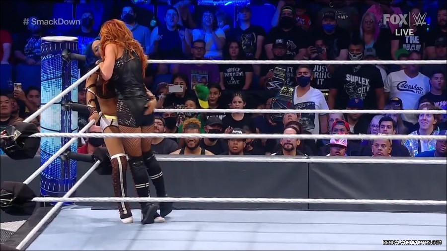 WWE_Supersized_SmackDown_2021_10_15_720p_HDTV_x264-NWCHD_mp4_006033238.jpg