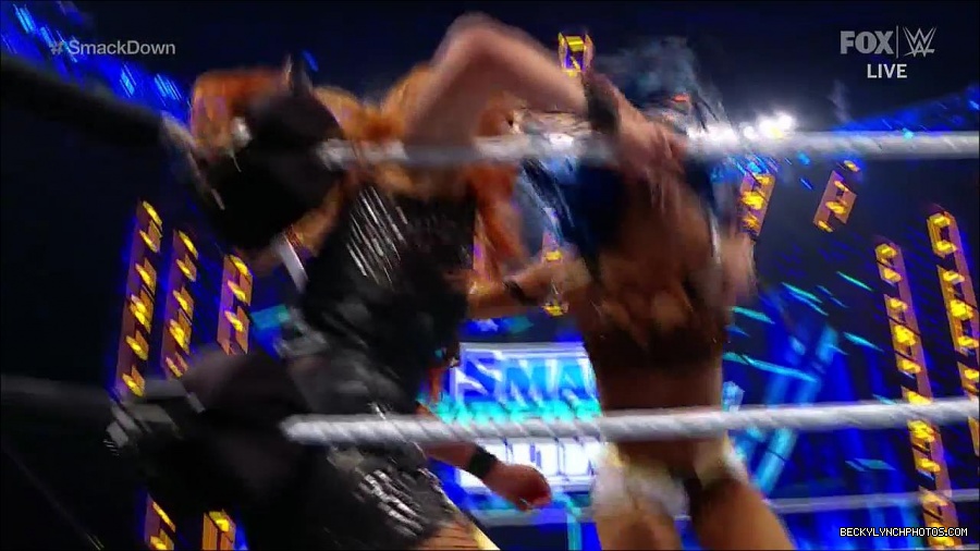 WWE_Supersized_SmackDown_2021_10_15_720p_HDTV_x264-NWCHD_mp4_006037442.jpg