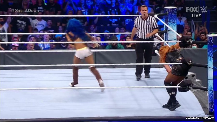 WWE_Supersized_SmackDown_2021_10_15_720p_HDTV_x264-NWCHD_mp4_006038643.jpg