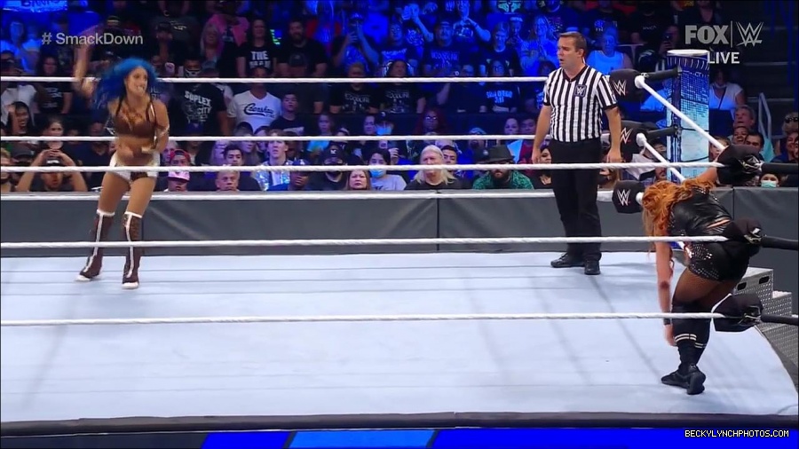 WWE_Supersized_SmackDown_2021_10_15_720p_HDTV_x264-NWCHD_mp4_006039844.jpg