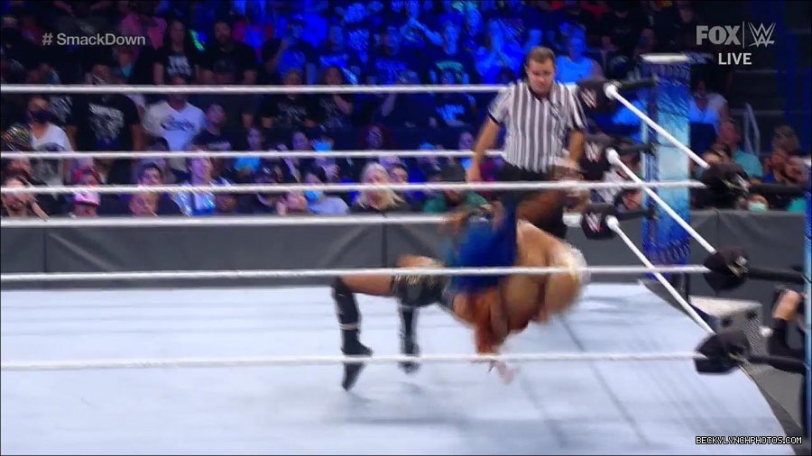 WWE_Supersized_SmackDown_2021_10_15_720p_HDTV_x264-NWCHD_mp4_006047051.jpg