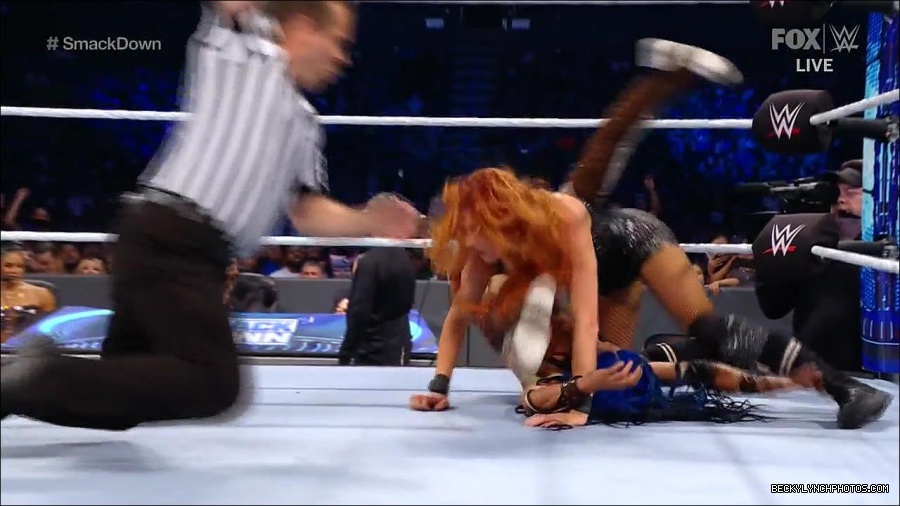 WWE_Supersized_SmackDown_2021_10_15_720p_HDTV_x264-NWCHD_mp4_006050655.jpg