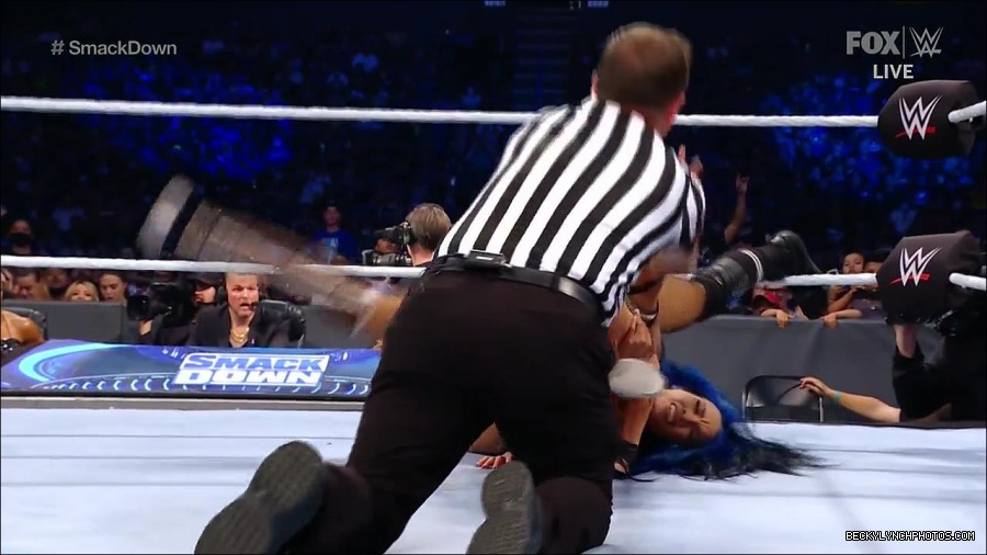 WWE_Supersized_SmackDown_2021_10_15_720p_HDTV_x264-NWCHD_mp4_006052457.jpg
