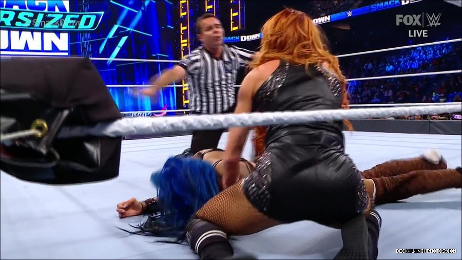 WWE_Supersized_SmackDown_2021_10_15_720p_HDTV_x264-NWCHD_mp4_006054259.jpg