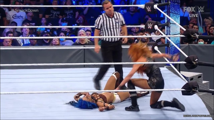 WWE_Supersized_SmackDown_2021_10_15_720p_HDTV_x264-NWCHD_mp4_006057262.jpg