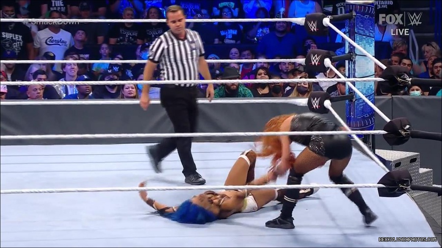 WWE_Supersized_SmackDown_2021_10_15_720p_HDTV_x264-NWCHD_mp4_006057862.jpg
