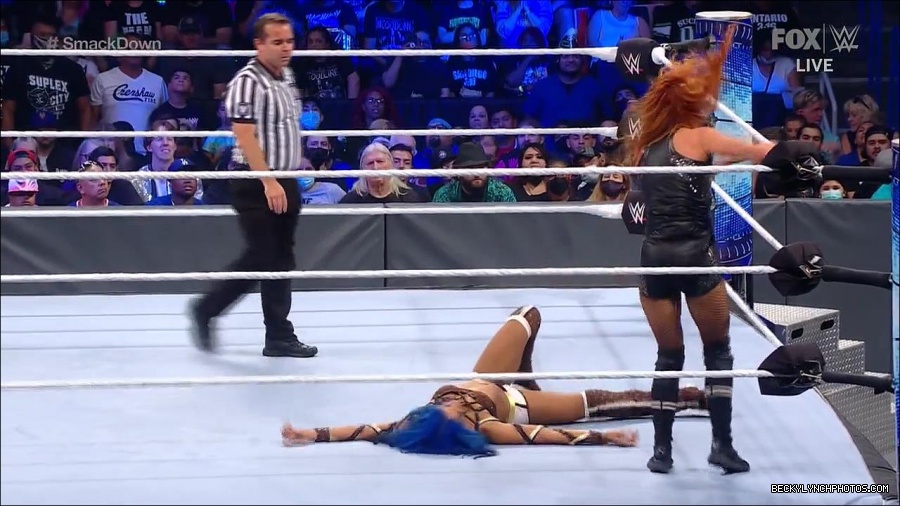 WWE_Supersized_SmackDown_2021_10_15_720p_HDTV_x264-NWCHD_mp4_006058463.jpg