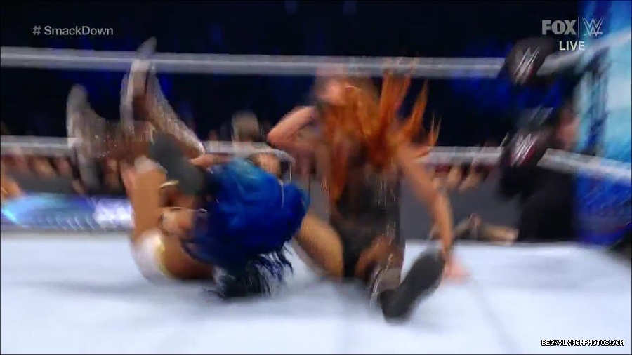 WWE_Supersized_SmackDown_2021_10_15_720p_HDTV_x264-NWCHD_mp4_006063268.jpg