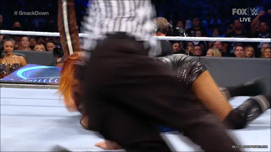 WWE_Supersized_SmackDown_2021_10_15_720p_HDTV_x264-NWCHD_mp4_006065069.jpg