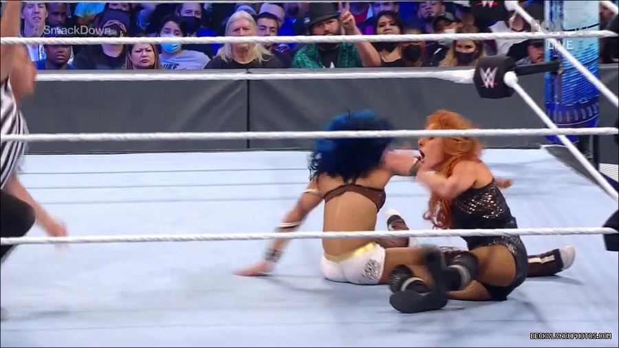 WWE_Supersized_SmackDown_2021_10_15_720p_HDTV_x264-NWCHD_mp4_006068072.jpg