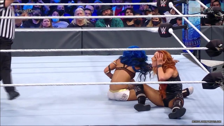 WWE_Supersized_SmackDown_2021_10_15_720p_HDTV_x264-NWCHD_mp4_006068673.jpg