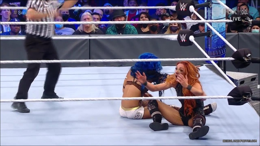 WWE_Supersized_SmackDown_2021_10_15_720p_HDTV_x264-NWCHD_mp4_006069274.jpg