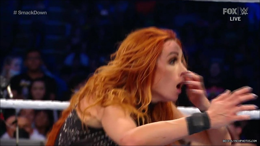 WWE_Supersized_SmackDown_2021_10_15_720p_HDTV_x264-NWCHD_mp4_006069874.jpg