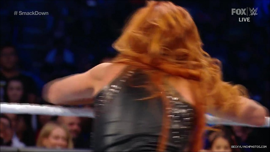 WWE_Supersized_SmackDown_2021_10_15_720p_HDTV_x264-NWCHD_mp4_006071075.jpg