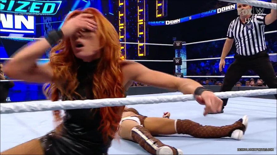 WWE_Supersized_SmackDown_2021_10_15_720p_HDTV_x264-NWCHD_mp4_006072277.jpg
