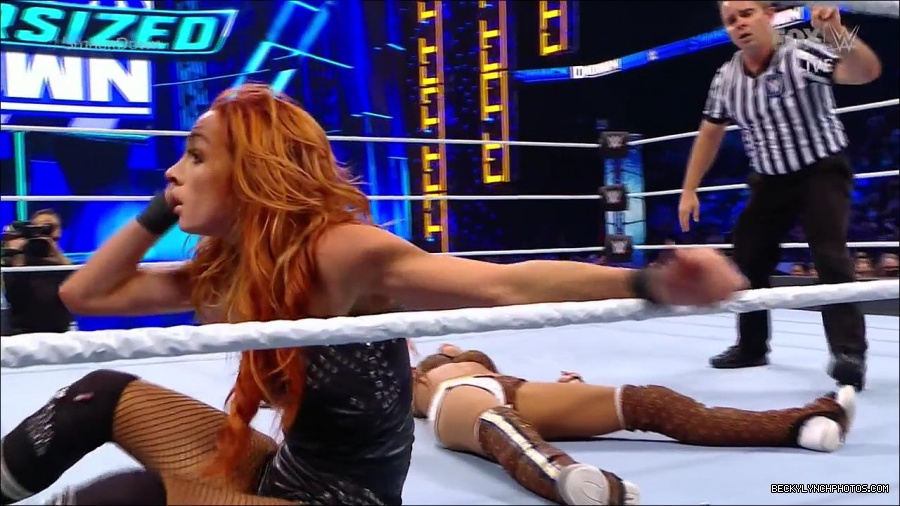 WWE_Supersized_SmackDown_2021_10_15_720p_HDTV_x264-NWCHD_mp4_006072877.jpg