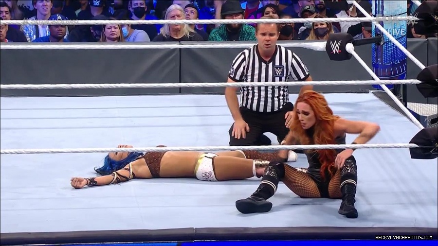WWE_Supersized_SmackDown_2021_10_15_720p_HDTV_x264-NWCHD_mp4_006085490.jpg
