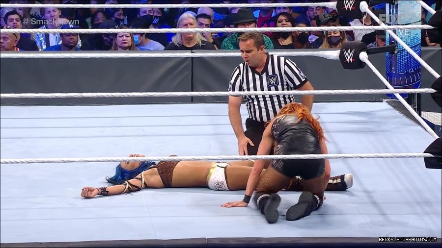 WWE_Supersized_SmackDown_2021_10_15_720p_HDTV_x264-NWCHD_mp4_006089694.jpg