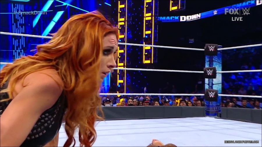 WWE_Supersized_SmackDown_2021_10_15_720p_HDTV_x264-NWCHD_mp4_006093298.jpg