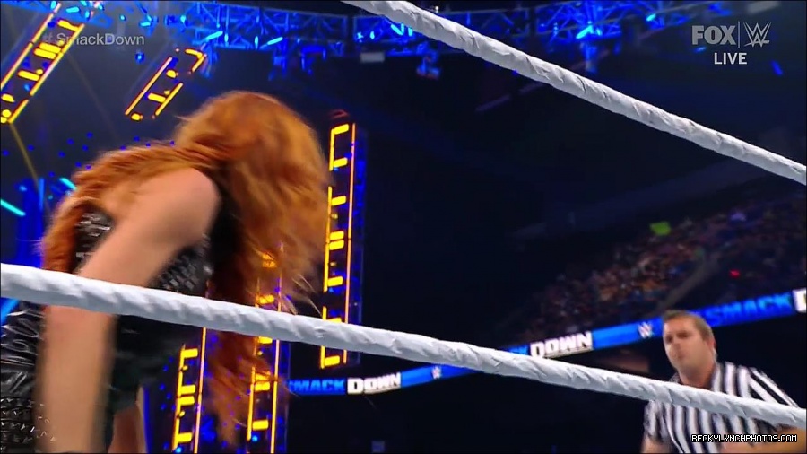 WWE_Supersized_SmackDown_2021_10_15_720p_HDTV_x264-NWCHD_mp4_006097502.jpg