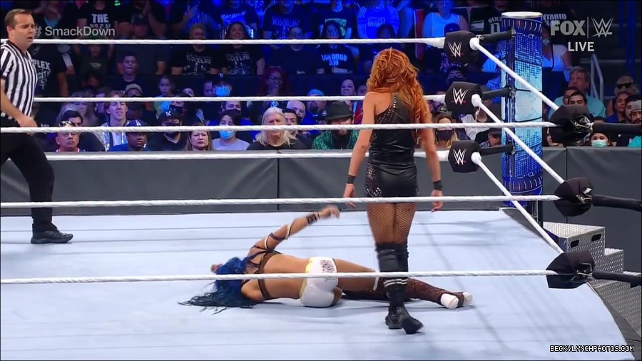 WWE_Supersized_SmackDown_2021_10_15_720p_HDTV_x264-NWCHD_mp4_006099304.jpg