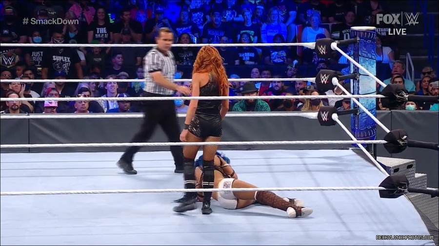 WWE_Supersized_SmackDown_2021_10_15_720p_HDTV_x264-NWCHD_mp4_006101105.jpg