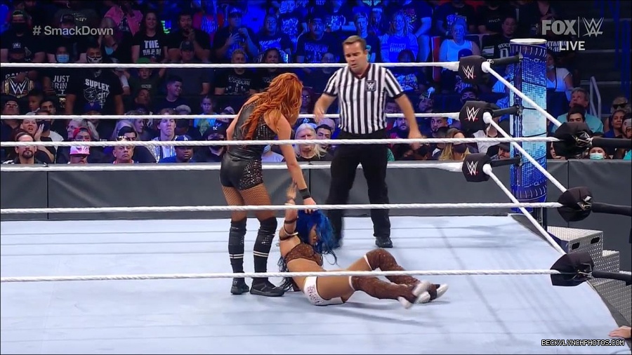 WWE_Supersized_SmackDown_2021_10_15_720p_HDTV_x264-NWCHD_mp4_006102307.jpg