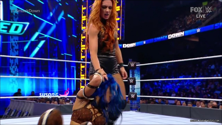 WWE_Supersized_SmackDown_2021_10_15_720p_HDTV_x264-NWCHD_mp4_006102907.jpg