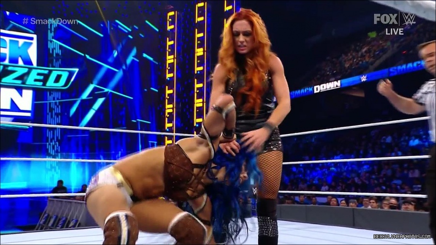 WWE_Supersized_SmackDown_2021_10_15_720p_HDTV_x264-NWCHD_mp4_006103508.jpg