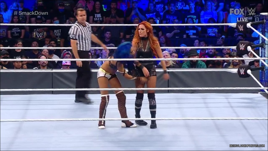 WWE_Supersized_SmackDown_2021_10_15_720p_HDTV_x264-NWCHD_mp4_006105910.jpg
