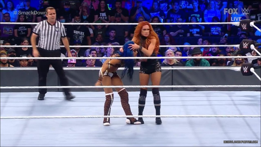 WWE_Supersized_SmackDown_2021_10_15_720p_HDTV_x264-NWCHD_mp4_006106511.jpg