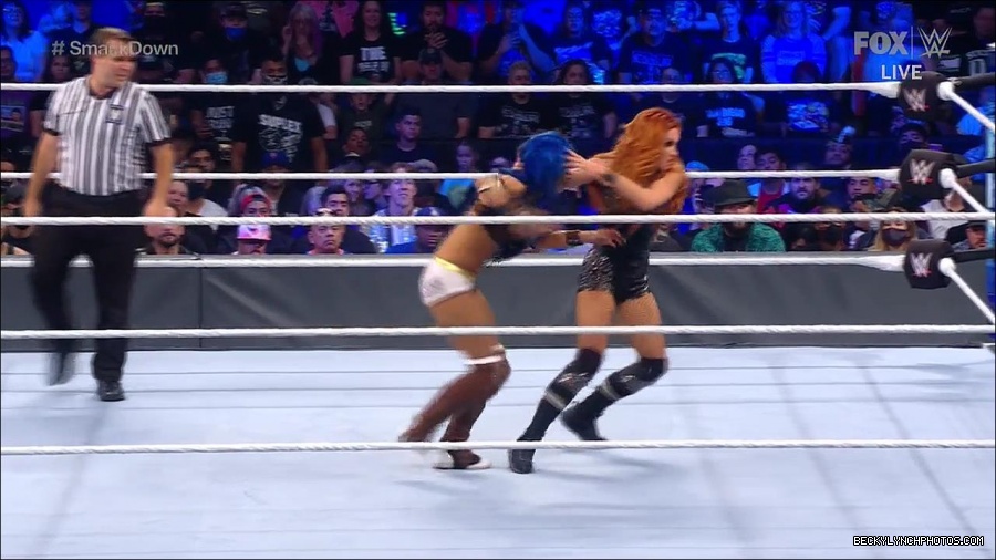 WWE_Supersized_SmackDown_2021_10_15_720p_HDTV_x264-NWCHD_mp4_006107111.jpg