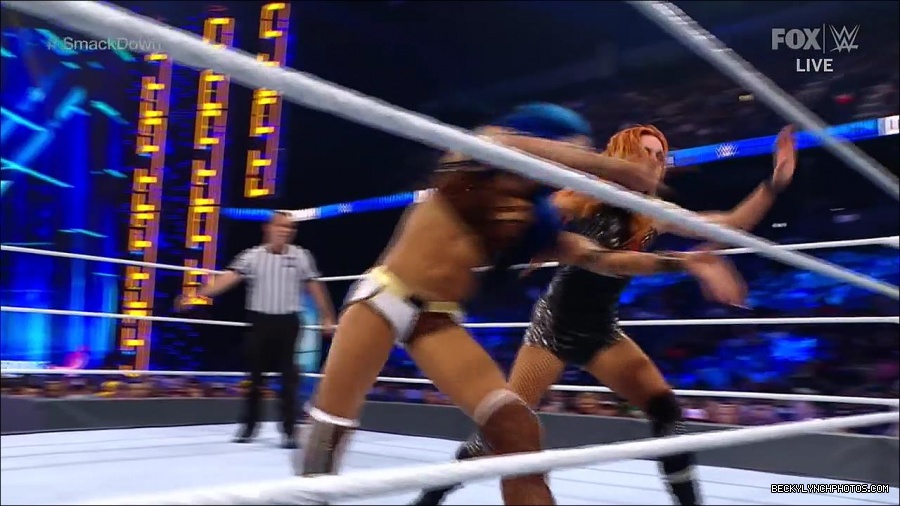 WWE_Supersized_SmackDown_2021_10_15_720p_HDTV_x264-NWCHD_mp4_006107712.jpg