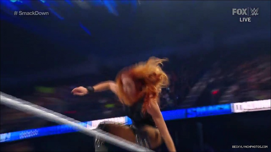WWE_Supersized_SmackDown_2021_10_15_720p_HDTV_x264-NWCHD_mp4_006112517.jpg