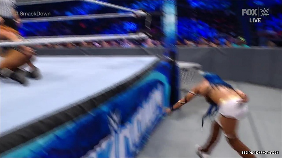 WWE_Supersized_SmackDown_2021_10_15_720p_HDTV_x264-NWCHD_mp4_006113718.jpg
