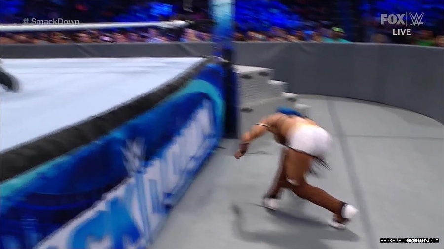 WWE_Supersized_SmackDown_2021_10_15_720p_HDTV_x264-NWCHD_mp4_006114319.jpg