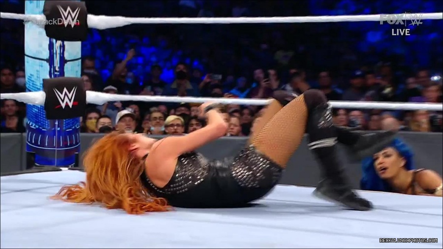 WWE_Supersized_SmackDown_2021_10_15_720p_HDTV_x264-NWCHD_mp4_006116120.jpg