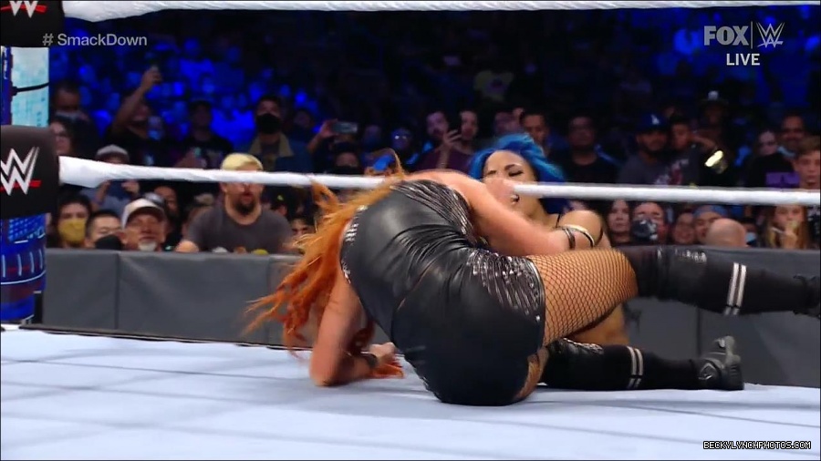 WWE_Supersized_SmackDown_2021_10_15_720p_HDTV_x264-NWCHD_mp4_006117322.jpg
