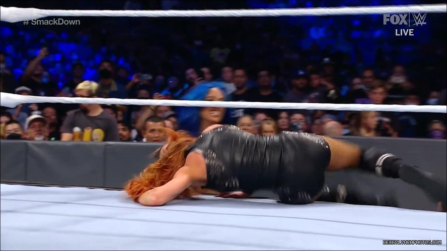 WWE_Supersized_SmackDown_2021_10_15_720p_HDTV_x264-NWCHD_mp4_006117922.jpg