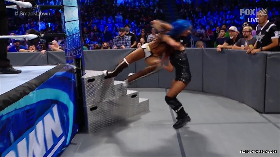 WWE_Supersized_SmackDown_2021_10_15_720p_HDTV_x264-NWCHD_mp4_006121526.jpg